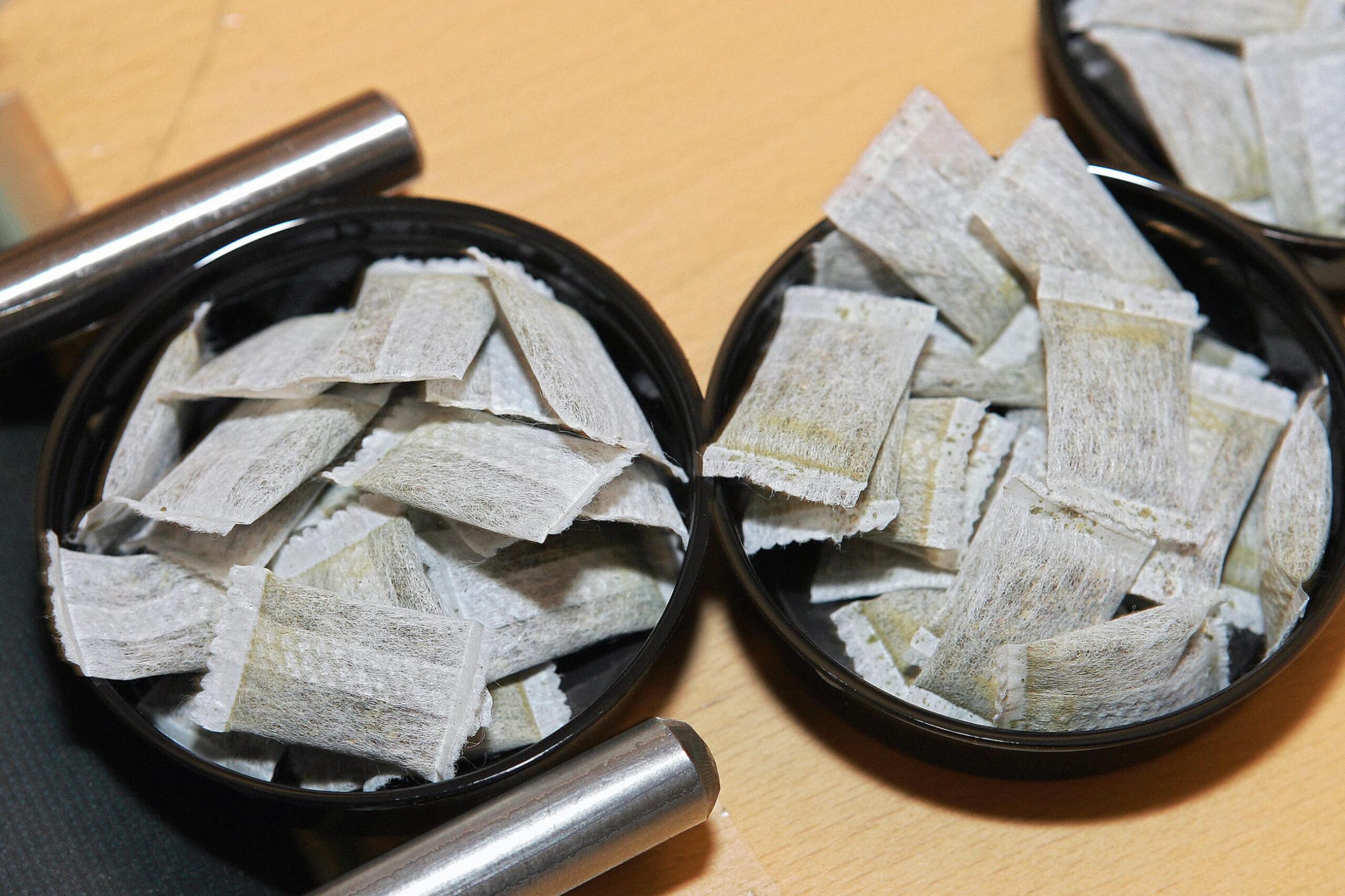 how to use nicotine strips